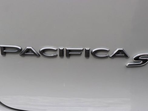 Used 2025 Chrysler Pacifica Limited image 66