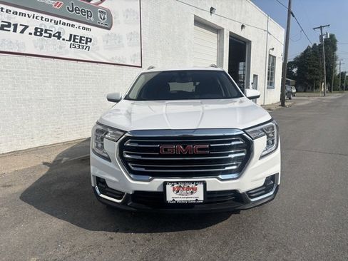 Used 2022 GMC Terrain SLT image 3