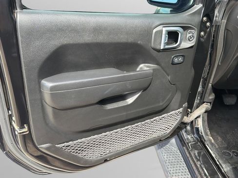 Used 2022 Jeep Gladiator Willys image 19