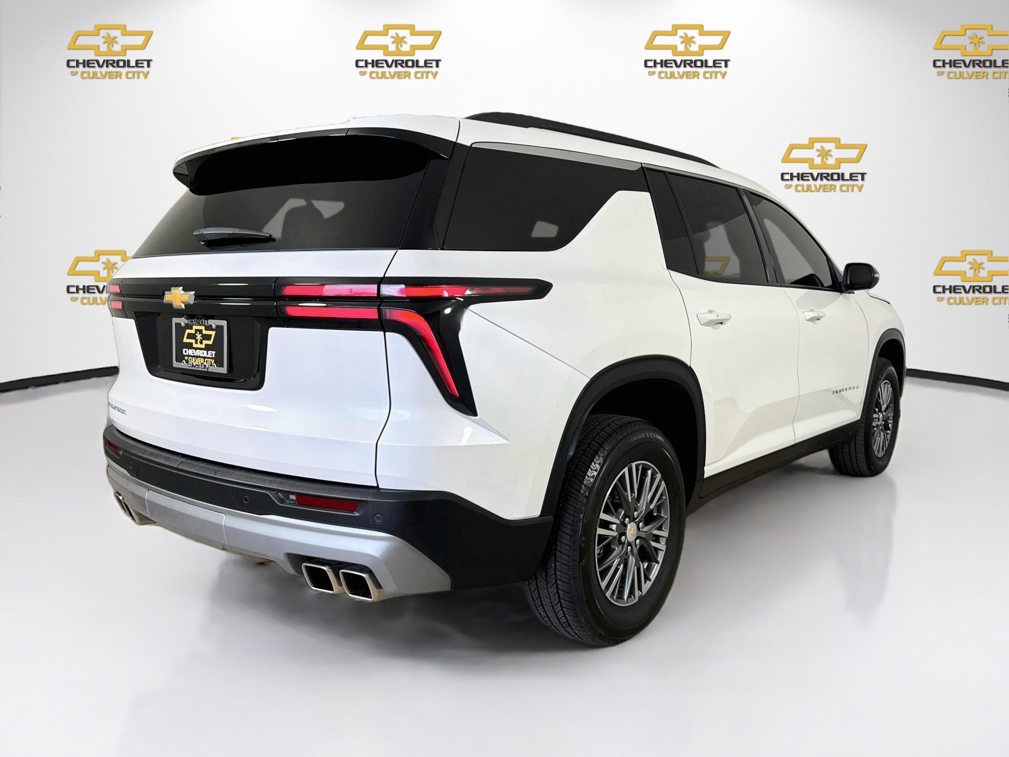 Used 2025 Chevrolet Traverse LT FWD image 8
