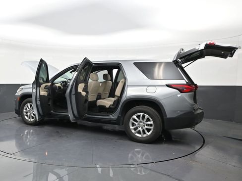Used 2023 Chevrolet Traverse LS FWD image 31