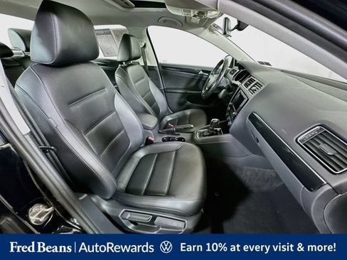 Used 2017 Volkswagen Jetta SEL FWD image 34