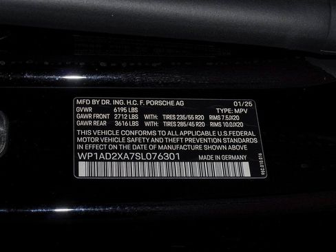 Certified 2025 Porsche Macan Electric image 30