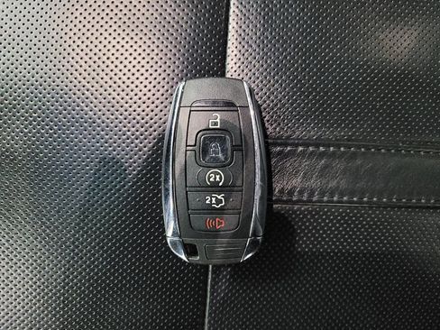 Used 2018 Lincoln MKX Reserve w/ Lincoln MKX Climate Package image 32