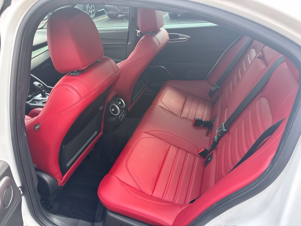 Used 2022 Alfa Romeo Giulia Veloce AWD/4WD image 51