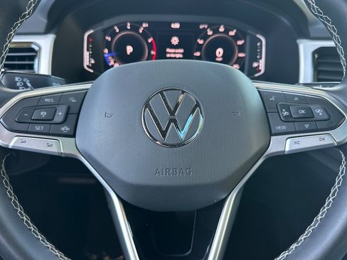 Used 2022 Volkswagen Atlas Cross Sport SE w/ Panoramic Sunroof Package FWD image 10