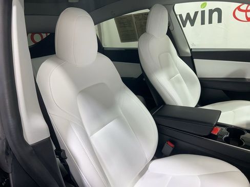 Used 2020 Tesla Model Y Long Range image 15