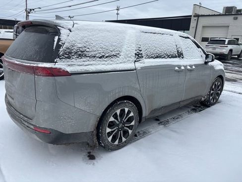 Used 2024 Kia Carnival EX image 4