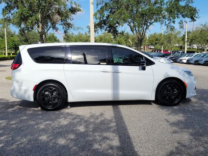 Used 2024 Chrysler Pacifica Limited