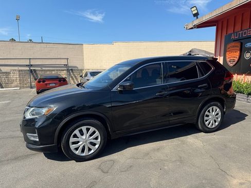 Used 2020 Nissan Rogue S FWD image 7