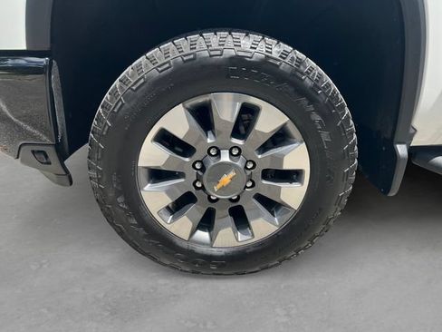 Used 2024 Chevrolet Silverado 2500 Custom w/ Custom Value Package AWD/4WD image 10