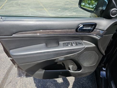 Used 2019 Jeep Grand Cherokee Overland AWD/4WD image 21
