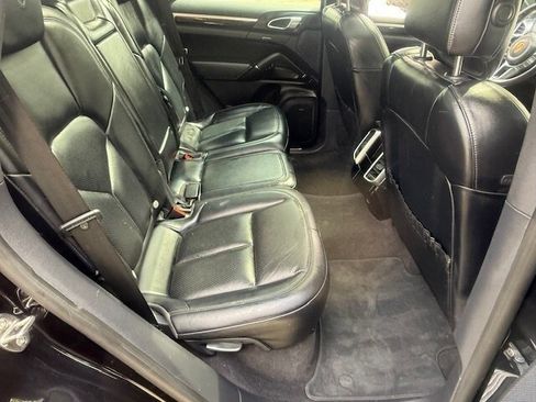 Used 2017 Porsche Cayenne Platinum Edition image 19
