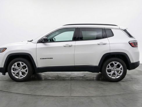 Used 2025 Jeep Compass Latitude image 5