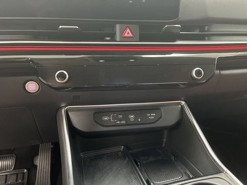 Used 2025 Kia Carnival SX Prestige FWD image 12