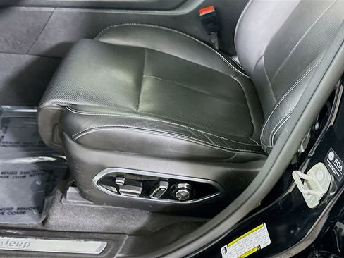 Used 2023 Jeep Grand Cherokee Overland w/ Luxury Tech Group IV image 27