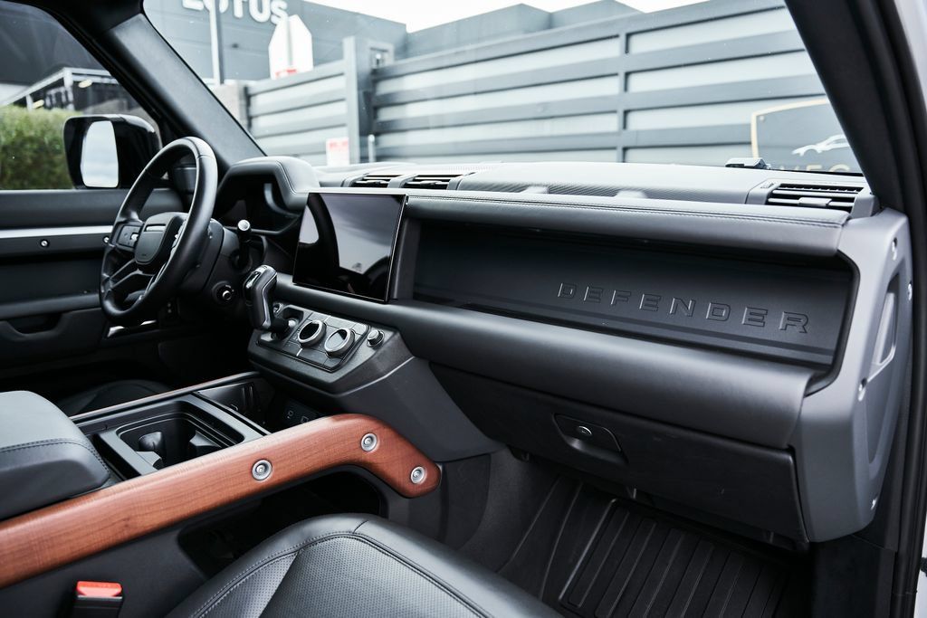 Used 2023 Land Rover Defender 110 X AWD/4WD image 45