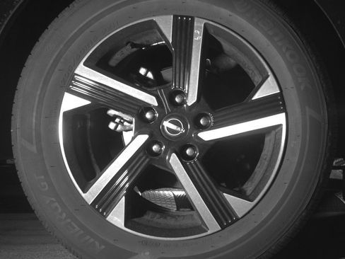 Used 2025 Nissan Sentra SV FWD image 15