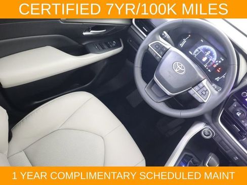 Used 2024 Toyota Grand Highlander AWD image 18