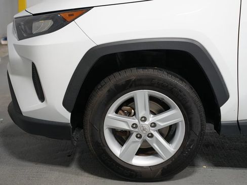 Used 2021 Toyota RAV4 LE image 5