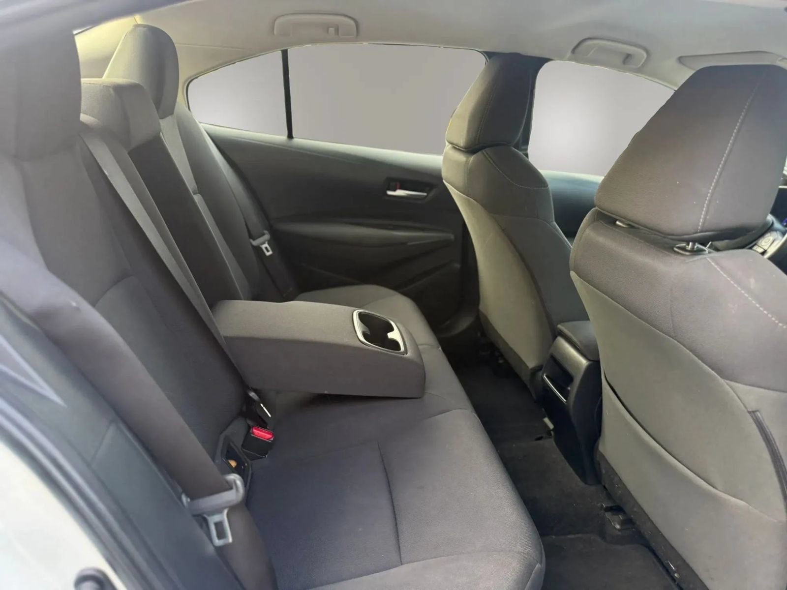 Used 2021 Toyota Corolla LE FWD image 40