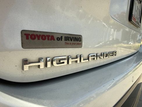 Used 2020 Toyota Highlander Limited FWD image 9