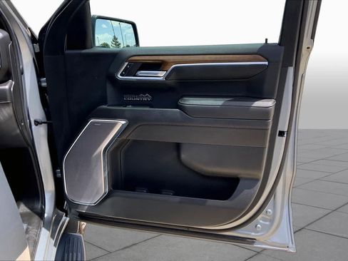 Used 2023 Chevrolet Silverado 1500 High Country w/ High Country Premium Package AWD/4WD image 23
