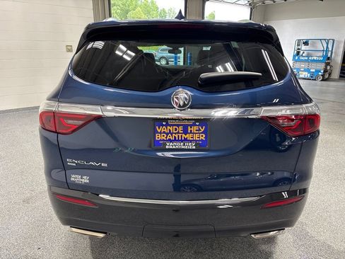 Used 2023 Buick Enclave Essence AWD/4WD image 6