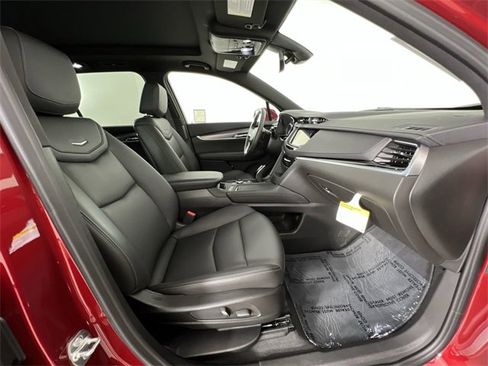 Used 2025 Cadillac XT6 Luxury image 29