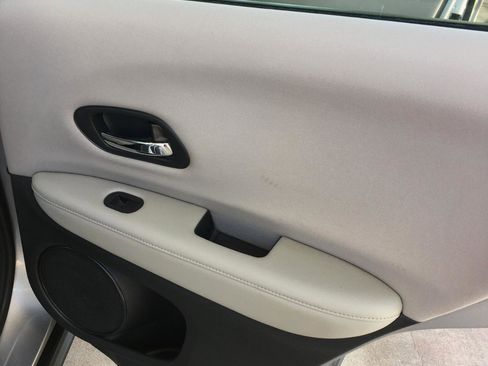 Used 2017 Honda HR-V LX image 17