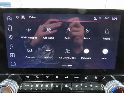 Used 2023 GMC Canyon Denali image 25