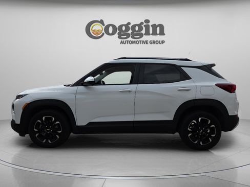 Used 2023 Chevrolet TrailBlazer LT image 2