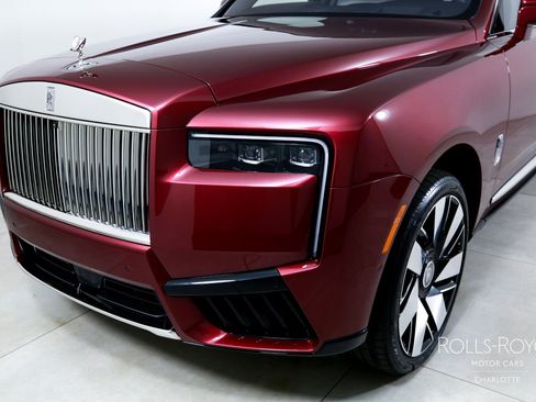 Certified 2025 Rolls-Royce Cullinan AWD/4WD image 43