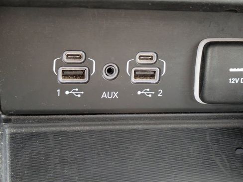 Used 2024 Jeep Grand Cherokee L Limited w/ Luxury Tech Group II image 23