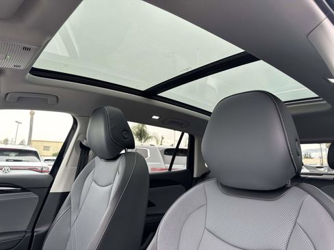 New 2026 Volkswagen Tiguan SE FWD image 15
