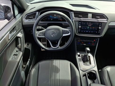 Certified 2023 Volkswagen Tiguan SE R-Line FWD image 11