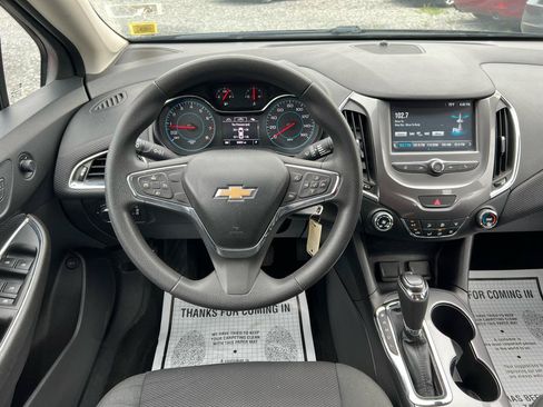 Used 2017 Chevrolet Cruze LT FWD image 20