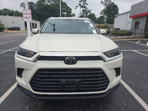 Used 2024 Toyota Grand Highlander FWD image 2