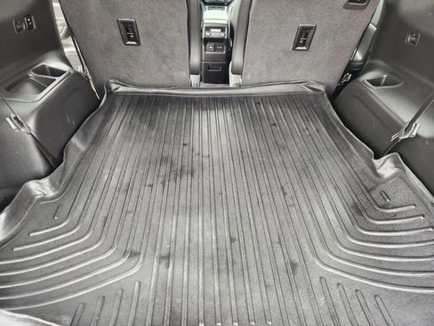 Used 2023 GMC Acadia SLT image 32