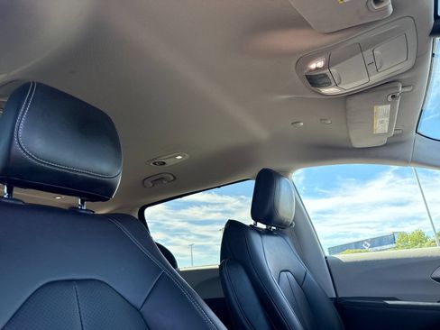 Used 2024 Chrysler Pacifica Touring-L FWD image 17