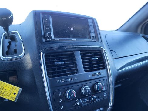 Used 2019 Dodge Grand Caravan SE image 5