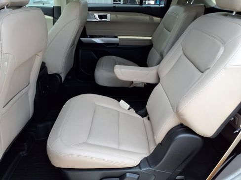 Used 2022 Ford Explorer Limited w/ Equipment Group 301A image 11