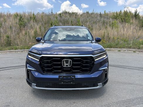 Used 2025 Honda Pilot Elite image 2