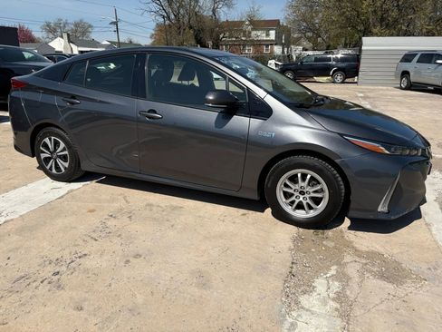 Used 2017 Toyota Prius Prime Plus image 4