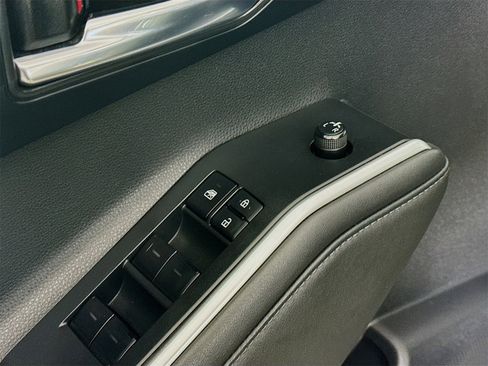 Used 2022 Toyota Highlander XLE image 12