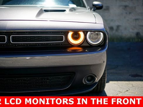 Used 2016 Dodge Challenger SXT image 3