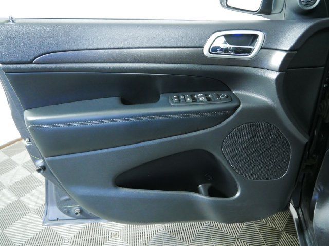 Used 2015 Jeep Grand Cherokee Altitude AWD/4WD image 18
