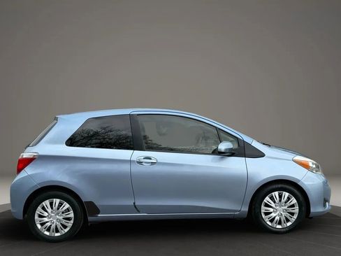 Used 2014 Toyota Yaris L image 11
