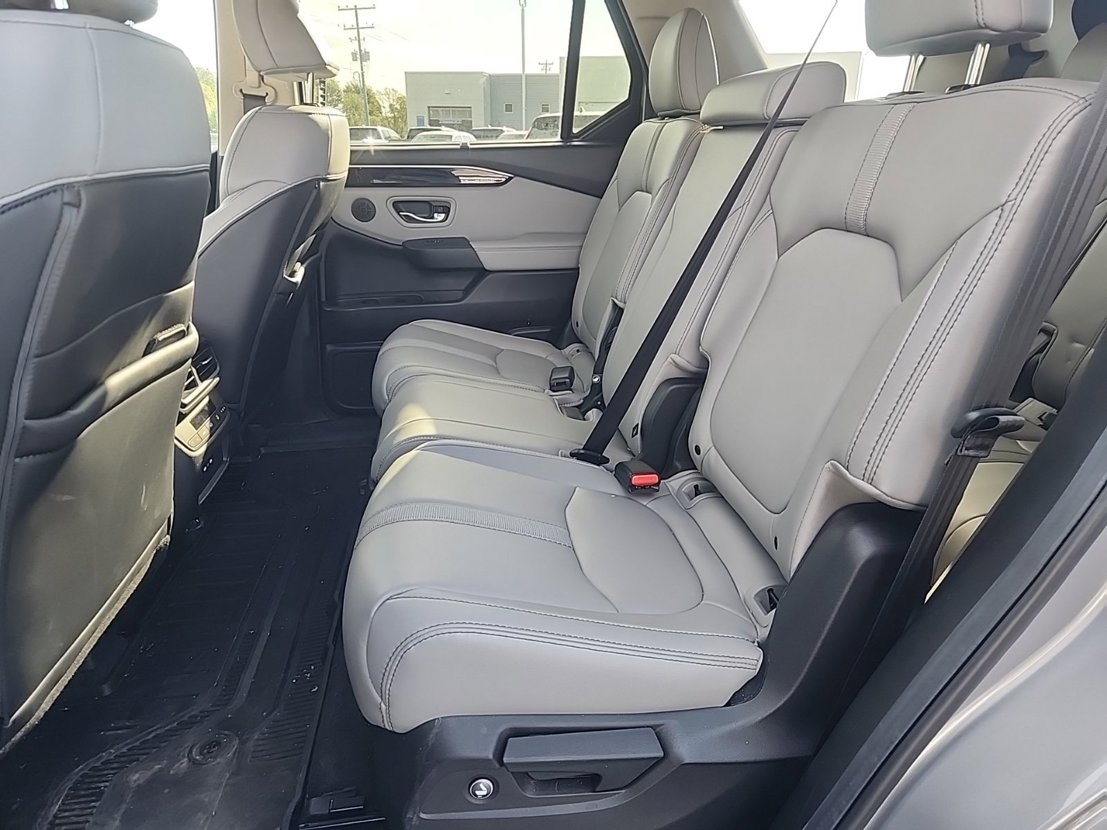 Used 2025 Honda Pilot EX-L image 18