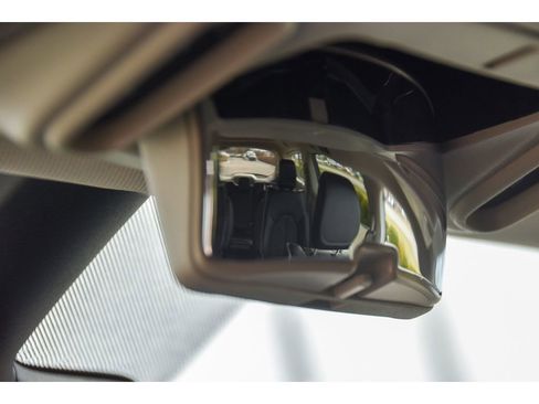 Used 2023 Chrysler Pacifica Limited w/ Uconnect Theater Family Group image 39